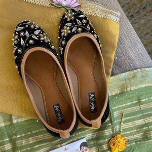Women’s Black & Gold Embellished Traditional Indian Flats Juttis